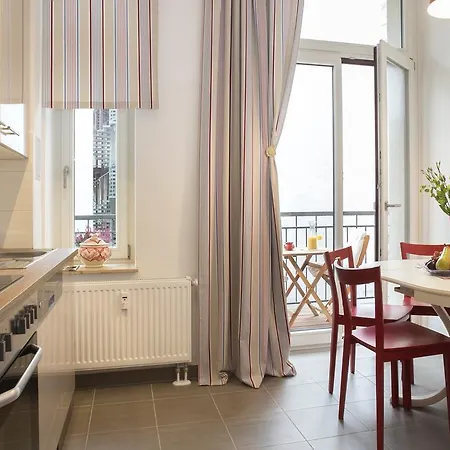 Leon Apartmán *